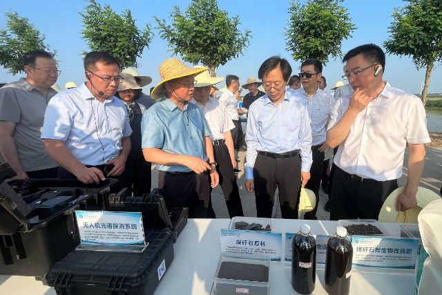 全国农田建设现场会走进江苏省地质局盐碱地改良示范基地考察观摩