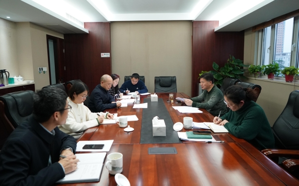 程知言参加所在党支部组织生活会