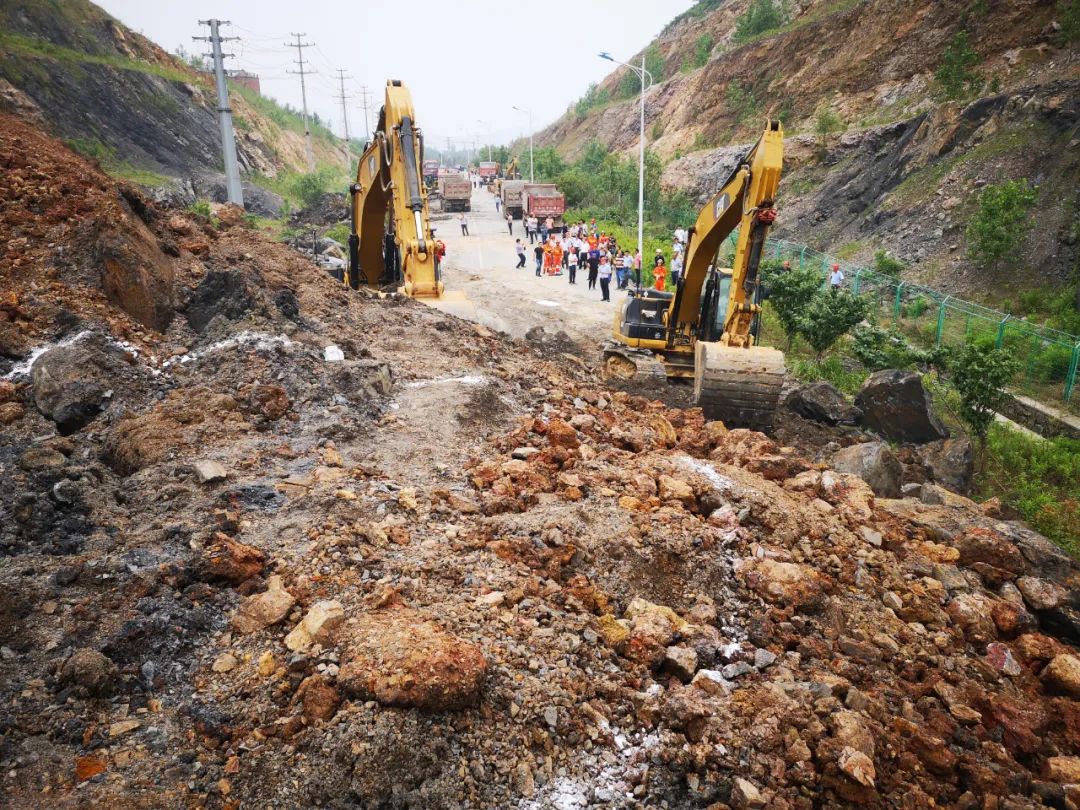 句容市寶華鎮突發滑坡地質災害應急搶險