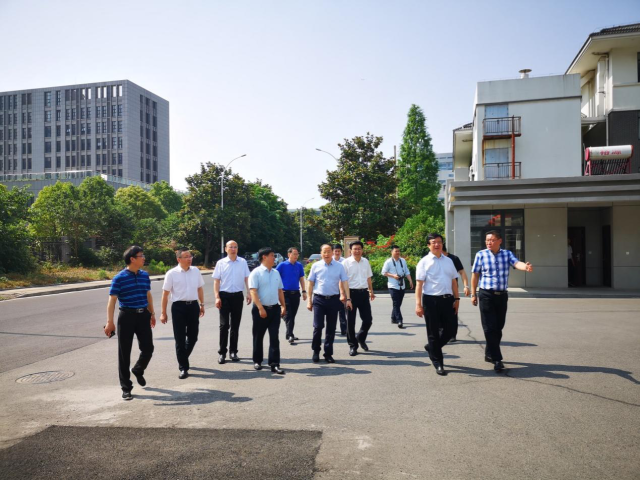 许建荣到世纪山水房地产项目调研