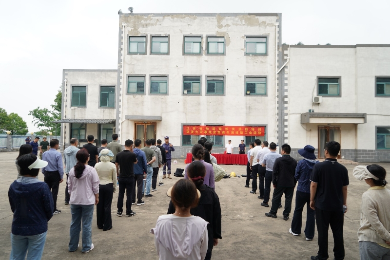 局开展消防知识培训暨突发火灾事故应急逃生演练活动